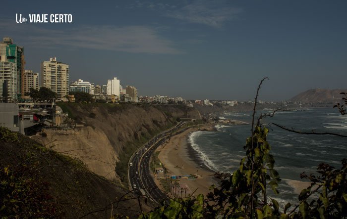 Vista de Miraflores y el centro comercial Larkomar