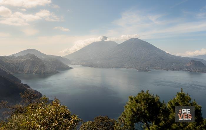 Vista panorámica del Lago Atitlán