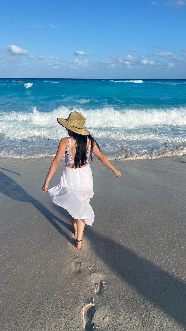 Siempre vas a encontrar el dilema de cuales son las mejores playas para visitar en Cancún🌊🍃, te recomendamos que vayas sí o sí a Playa Delfines que está ubicada al sur de la zona hotelera (puedes ir en transporte público desde el norte de la zona hotelera). ☀️✨También puedes conocer Playa Caracol y Tortugas 💕⛱️🏖️, las cuales están ubicadas al norte de la zona hotelera, un lugar mucho más central.👙🏝️

Guarda este post y síguenos para más consejos viajeros. 

#cancun #rivieramaya #mexico #playas #blogger #inspotravel #lifestyle #travelblogger #travelling #travelers #travelawesome #travelblog #viajes #blogdeviajes #traveldiaries